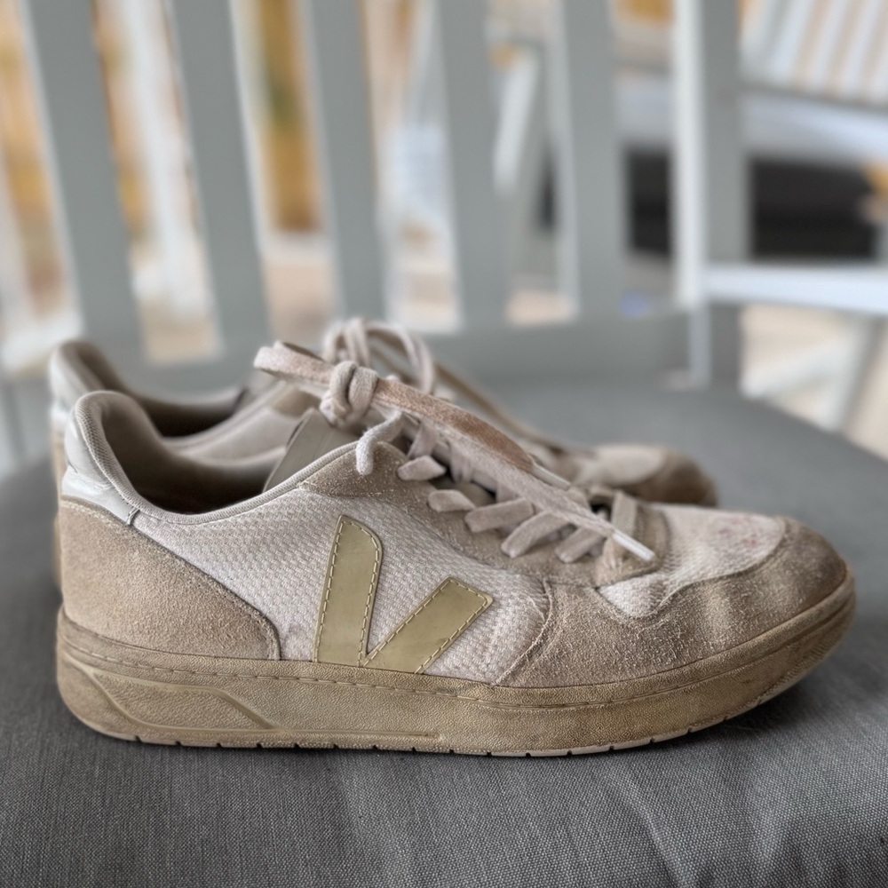 Veja Women's Sneakers in Beige and Cream